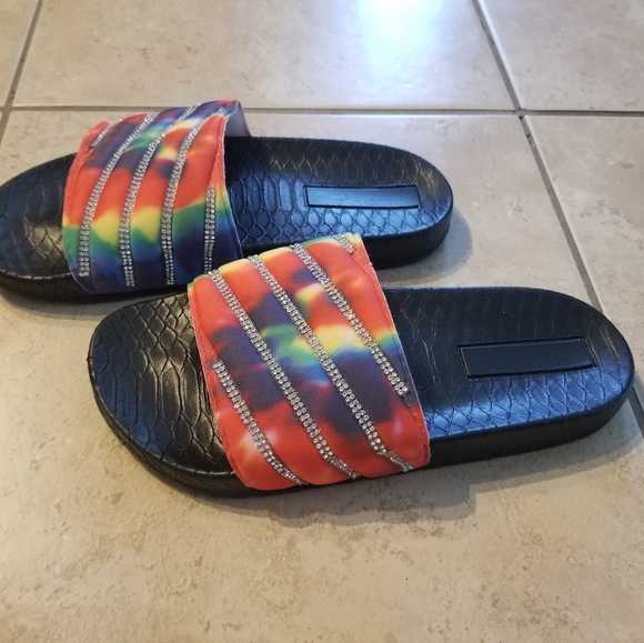 Slippers - Picture 2 of 4